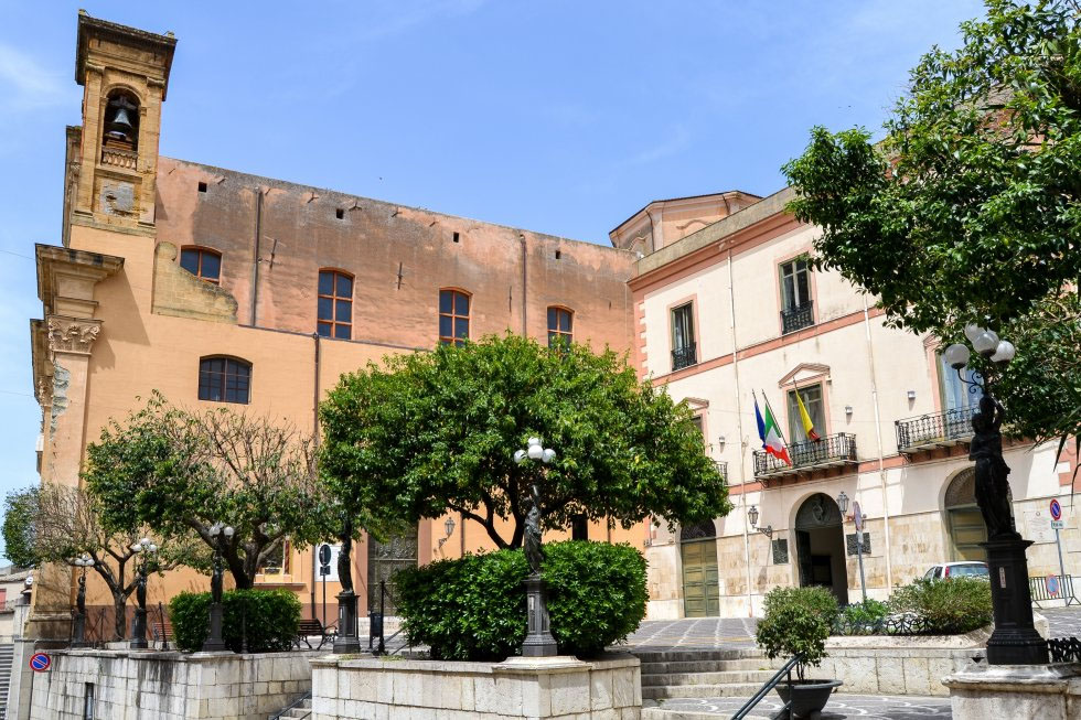 AREA 2: FINANZIARIA