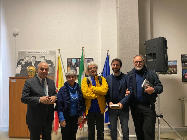 Grimaldi agli studenti: “Il mio film vi racconterà chi era Mattarella”