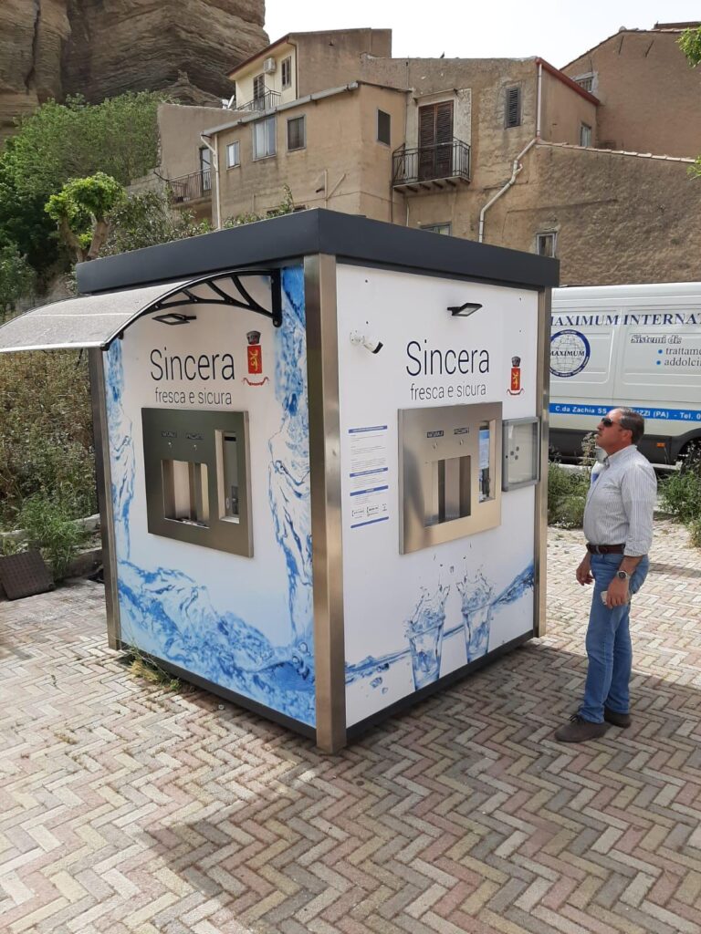 Di nuovo operativa la “casetta dell’acqua” danneggiata a marzo