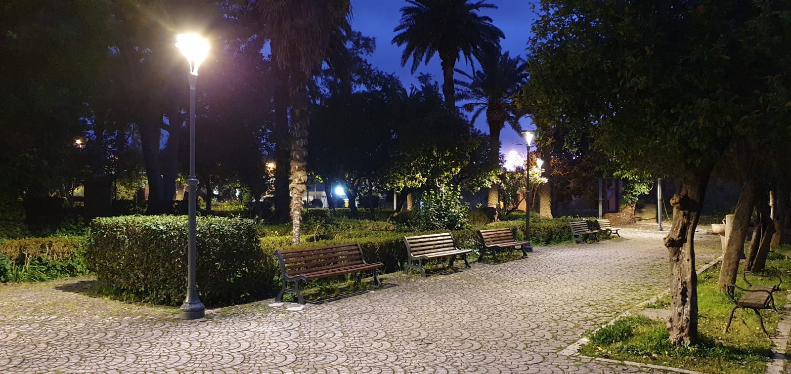 Riapre la villa con nuovo sistema di illuminazione e campo bocce