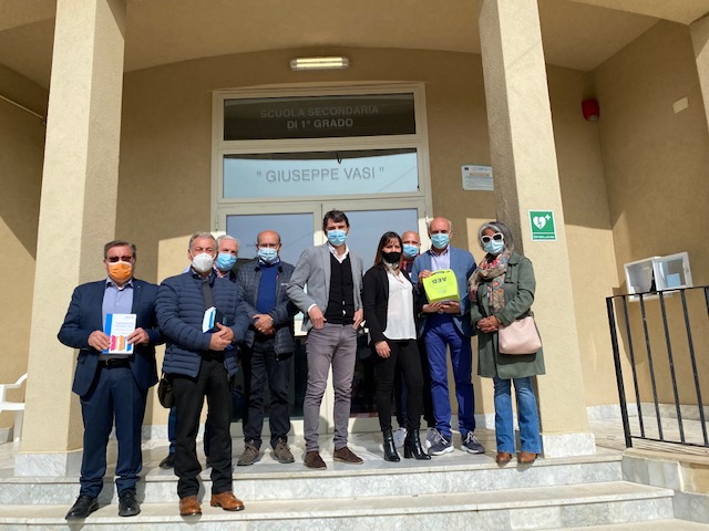 Collocati due defibrillatori all’Istituto comprensivo “Giuseppe Vasi”